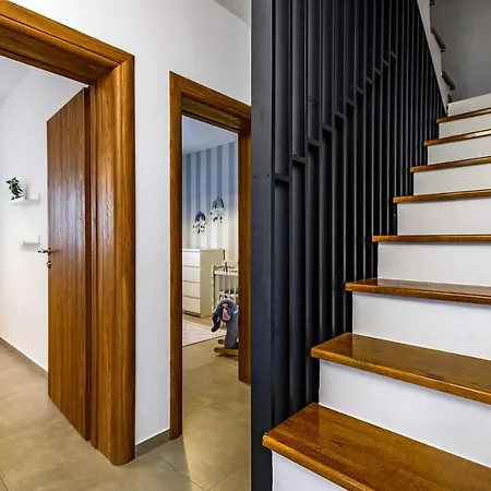 Green Residence Villa Zadar فيلة *