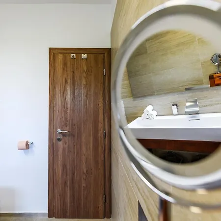 Green Residence Villa Zadar فيلة