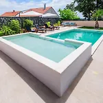 Green Residence Villa Zadar * 자다르
